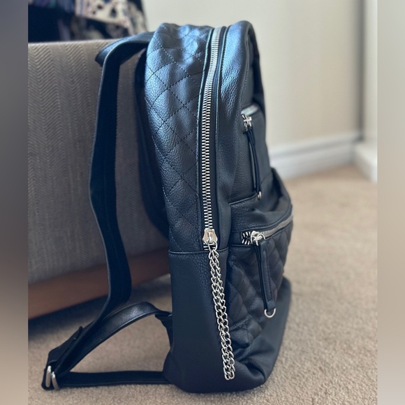 Vegan leather Adrienne Vittadini’s backpack - Picture 3 of 3